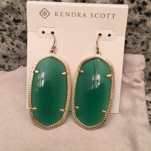 Emerald green Kendra Scott Danielle earrings 💫